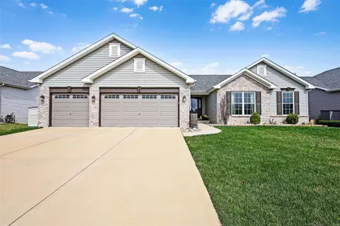 109 Charlestowne Place Dr, Saint Charles, MO 63301