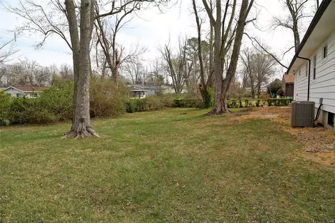 Exterior - 706 Highland Dr, O'fallon, MO 63366 photo 3 of 4