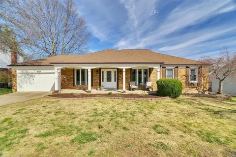 5528 Rolling Meadows Ct, Saint Louis, MO 63129