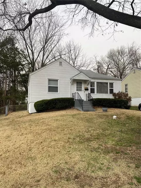 7716 Monroe Dr, Saint Louis, MO 63133