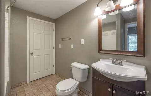 Bath - 10625 Pine Needle Cir, Rolla, MO 65401 photo 4 of 5