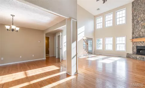 Living - 10625 Pine Needle Cir, Rolla, MO 65401 photo 2 of 7