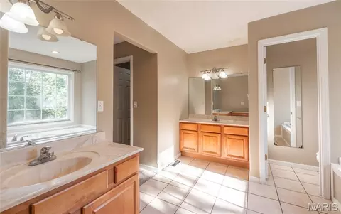 Bath - 10625 Pine Needle Cir, Rolla, MO 65401 photo 3 of 5