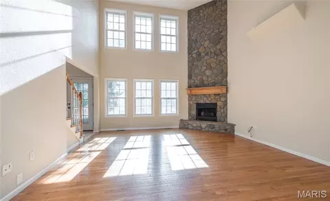 Living - 10625 Pine Needle Cir, Rolla, MO 65401 photo 3 of 7