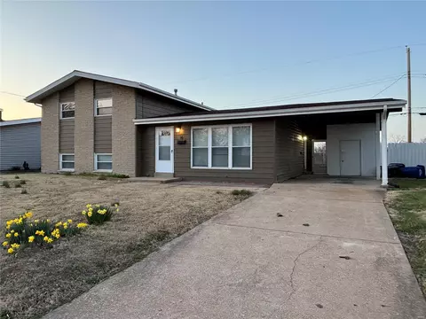 16 Trinity Ln, Florissant, MO 63031