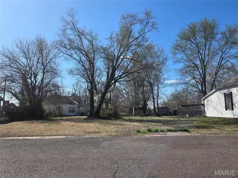 405 Dry St, East Alton, IL 62024