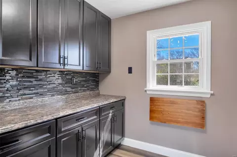 Entry Way - 464 Chamberlin Dr, Ballwin, MO 63021 photo 1 of 3