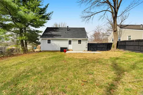 Exterior - 464 Chamberlin Dr, Ballwin, MO 63021 photo 5 of 8