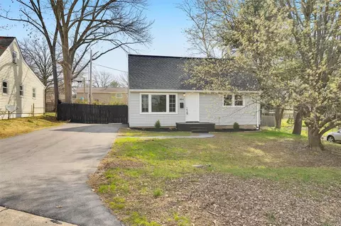 Exterior - 464 Chamberlin Dr, Ballwin, MO 63021 photo 3 of 8