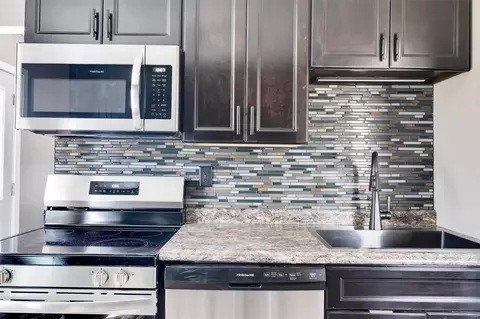 Kitchen - 464 Chamberlin Dr, Ballwin, MO 63021 photo 4 of 4