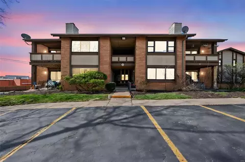 4 Fairways Cir #G, Saint Charles, MO 63303