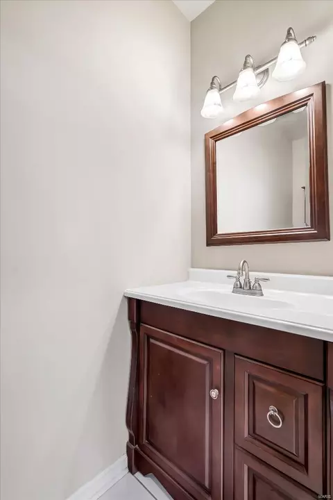 Bath - 721 Oaksdale Summit Ct, Wildwood, MO 63011 photo 1 of 4