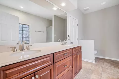 Bath - 721 Oaksdale Summit Ct, Wildwood, MO 63011 photo 2 of 4