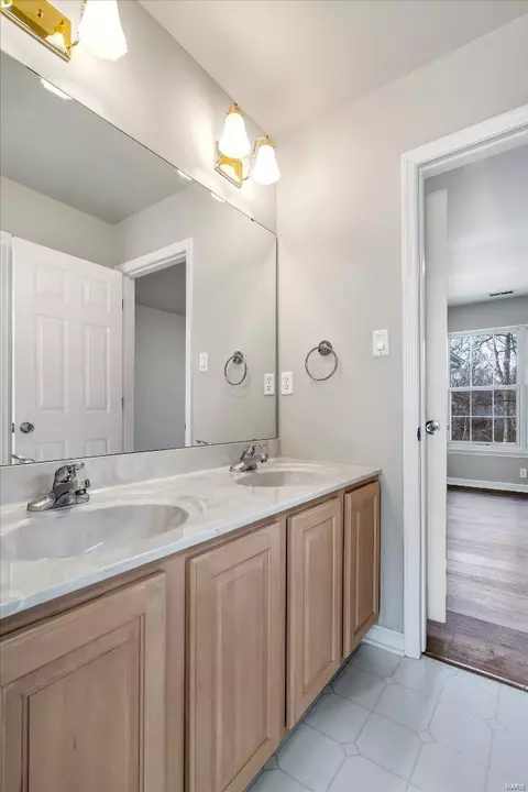Bath - 721 Oaksdale Summit Ct, Wildwood, MO 63011 photo 3 of 4