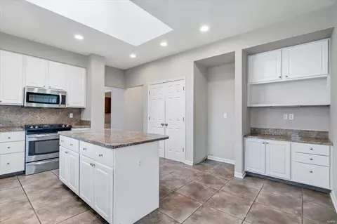 Kitchen - 721 Oaksdale Summit Ct, Wildwood, MO 63011 photo 2 of 2