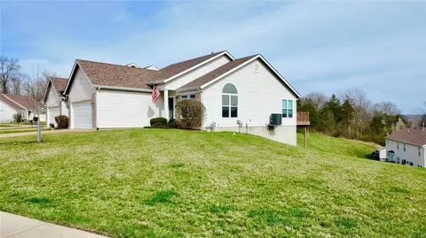 1248 Hunters Chase Dr, Eureka, MO 63025 photo 2