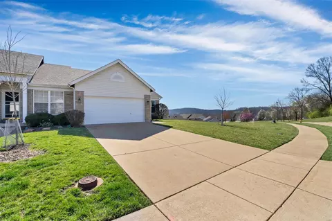 1248 Hunters Chase Dr, Eureka, MO 63025 photo 6