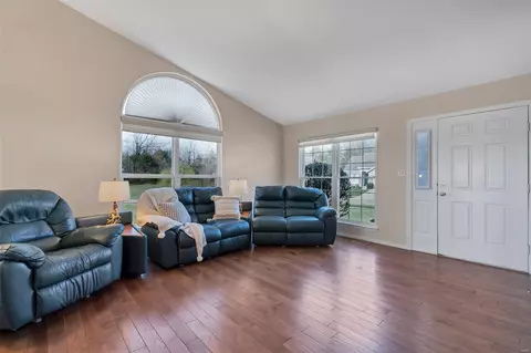 1248 Hunters Chase Dr, Eureka, MO 63025 photo 8