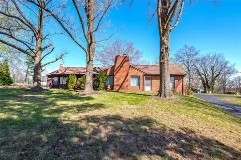 10341 Kennerly Rd, Saint Louis, MO 63128