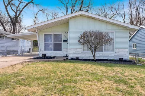 3716 Comstock Dr, Saint Louis, MO 63125