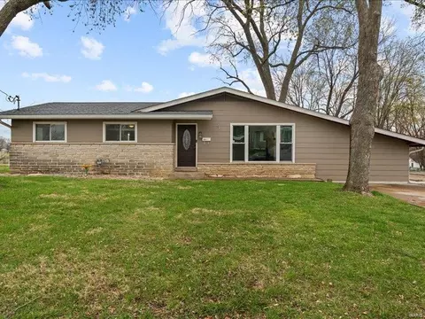 810 Saint Charles Ave, Saint Charles, MO 63301