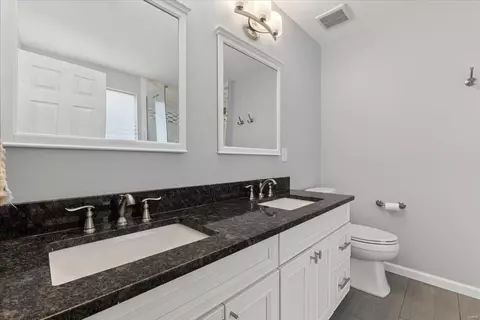 Bath - 855 Stone Canyon Dr, Manchester, MO 63021 photo 3 of 4
