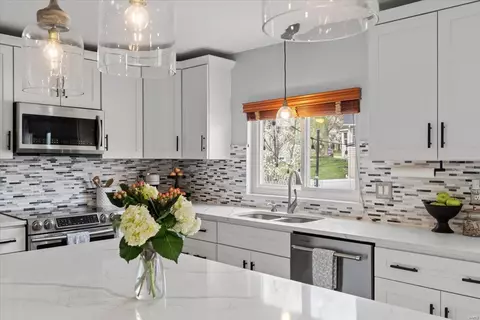 Kitchen - 855 Stone Canyon Dr, Manchester, MO 63021 photo 6 of 6