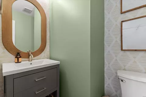 Bath - 855 Stone Canyon Dr, Manchester, MO 63021 photo 1 of 4