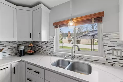 Kitchen - 855 Stone Canyon Dr, Manchester, MO 63021 photo 5 of 6