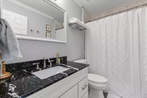 Bath - 855 Stone Canyon Dr, Manchester, MO 63021 photo 2 of 4