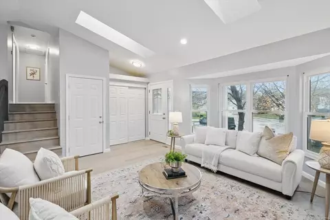 Entry Way - 8 Moselle Ct, O'fallon, MO 63368 photo 1 of 3