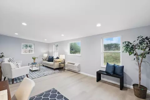 Living - 8 Moselle Ct, O'fallon, MO 63368 photo 4 of 6