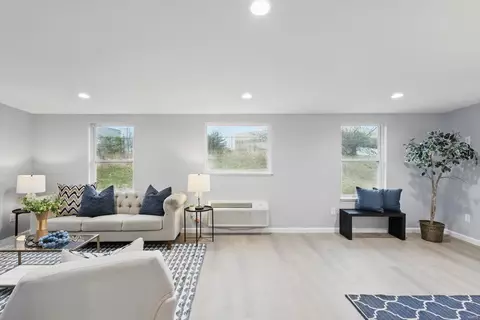 Living - 8 Moselle Ct, O'fallon, MO 63368 photo 3 of 6