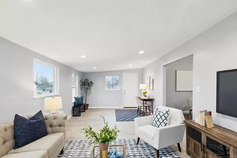 Living - 8 Moselle Ct, O'fallon, MO 63368 photo 5 of 6