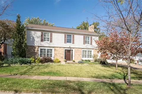 15571 Parasol Dr, Chesterfield, MO 63017