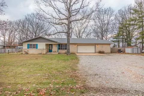 22807 Pioneer Dr, Lebanon, MO 65536