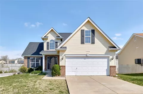 5529 Emerald Ridge Dr, Saint Charles, MO 63304