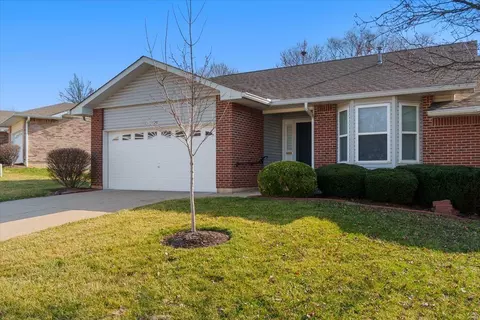 20 Faulkner Dr, Saint Charles, MO 63303