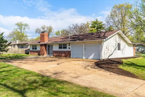 Exterior - 417 Wildbrier Dr, Ballwin, MO 63011 photo 4 of 5