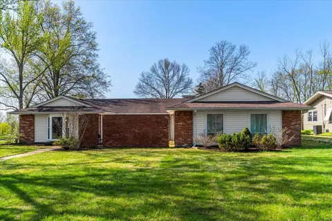 417 Wildbrier Dr, Ballwin, MO 63011