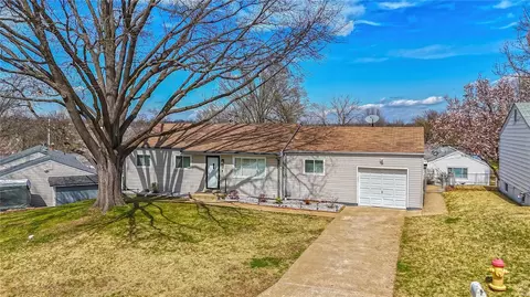 111 E Donaldson Dr, Saint Louis, MO 63129
