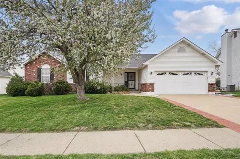 112 Beacon Hill Dr, Saint Charles, MO 63301
