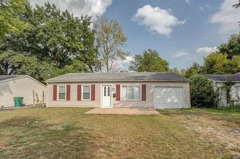 736 Saint Martin Dr, Cahokia, IL 62206