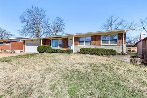 9643 Yorkshire Estates Dr, Saint Louis, MO 63126