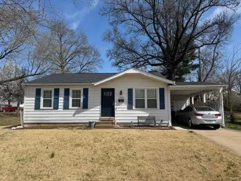 12232 Bennington Pl, Maryland Heights, MO 63043