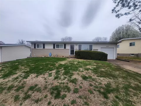 1275 Bobolink Dr, Florissant, MO 63031