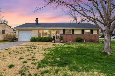 1001 Maeville Dr, Kirkwood, MO 63122
