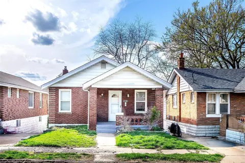 2745 Harrys Ln, Saint Louis, MO 63114