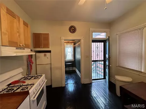 Entry Way - 310 N 3rd, Hannibal, MO 63401 photo 1 of 2