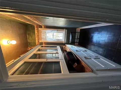 Entry Way - 310 N 3rd, Hannibal, MO 63401 photo 2 of 2